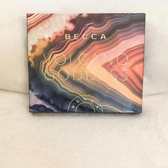 ✨Limited Edition✨ Becca Volcano Goddess Palette - Picture 1 of 7